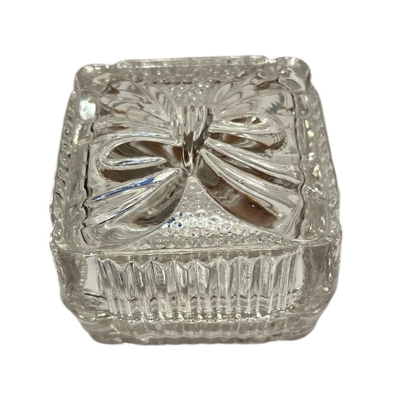 Crystal Clear Industries 24% Lead Crystal Bow Trinket Jewelry Box - Picture 1 of 8